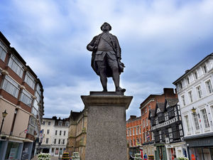 Supporting image for story: More than 2,200 sign rival petition to keep Clive of India statue in Shrewsbury