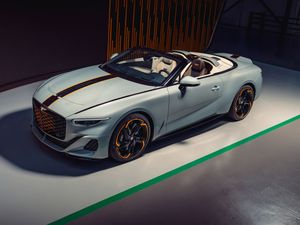 Supporting image for story: Bentley reveals one-off Batur Convertible by Mulliner