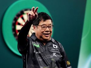 Supporting image for story: Paul Lim makes World Darts Championship history to set up Luke Humphries rematch