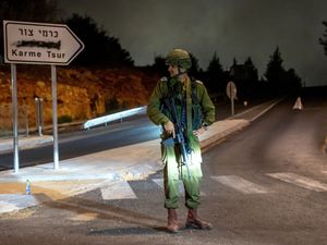 Supporting image for story: Polio vaccine campaign begins in Gaza as strikes continue