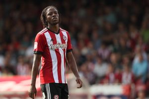 Romaine Sawyers playing for Brentford (AMA)