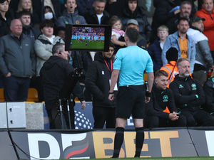 Supporting image for story: Former referee gives verdict on controversial Man City winner at Wolves