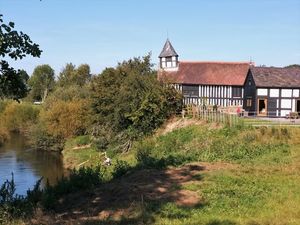 St Peter, Melverley. (Photo: Chris Brown, CC BY-SA 2.0 via Wikimedia Commons)
