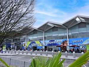 Supporting image for story: Airport off-site parking business suspends operations