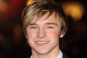 Supporting image for story: Car crash sees gig by singer cancelled