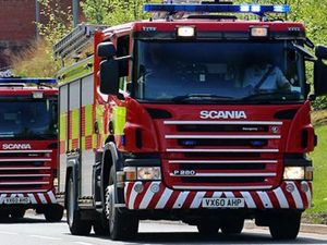 Supporting image for story: Walkway blocked as 'large narrowboat' catches fire on canal