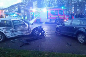 The damage caused to wreaked cars involved in a crash at the junction of Raglan Road and Cape Hill, in Smethwick, this afternoon. PIC: @HandsworthFire