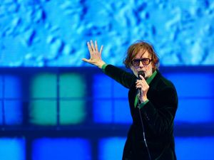 Supporting image for story: Pulp on track to claim first number one album in 27 years