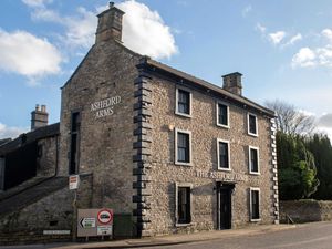 Supporting image for story: Heineken to create more than 1,000 new jobs in £39m pub investment plan