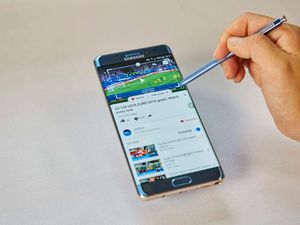 Supporting image for story: Samsung announces profit growth slowdown