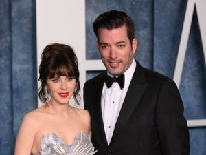 Supporting image for story: Zooey Deschanel announces engagement to Property Brothers star Jonathan Scott
