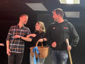 Supporting image for story: Shrewsbury's Wizard of Oz performers to collect for Ukraine