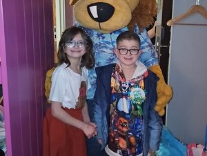 Supporting image for story: South Shropshire mother flies to Middle East in search for her two missing young children