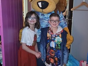 Supporting image for story: South Shropshire mother flies to Middle East in search for her two missing young children