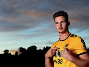 Supporting image for story: Wolves complete Leander Dendoncker signing