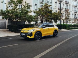 Supporting image for story: Second-generation Volkswagen T-Roc will be priced from £31,620