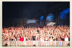 Reef singer Gary Stringer's photograph of the fans - "What a great night. I loved it," he Tweeted