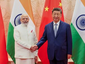 Supporting image for story: Chinese and Indian leaders meet for talks and vow to resolve border differences