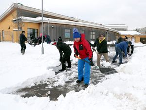 Supporting image for story: School closures: Who decides and what rights do parents have?