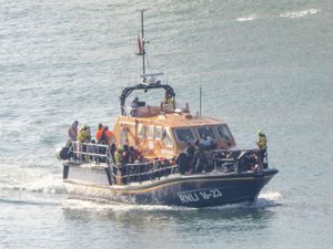Supporting image for story: More migrants cross the channel a day after Macron and Starmer sign deal
