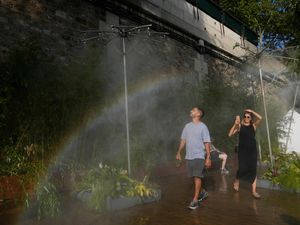 Supporting image for story: Dozen regions placed on red alert as France is hit by heatwave