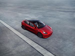 Supporting image for story: US Government investigating Tesla Autopilot technology after emergency vehicle crashes