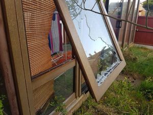 Supporting image for story: Police catch burglar in the act