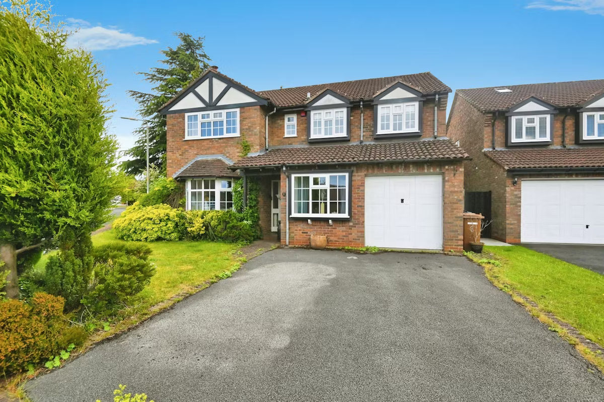 Spacious 4-bedroom detached Home in Sutton Coldfield for &pound;580,000