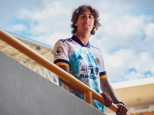 Supporting image for story: Wolves' record signing Fabio Silva says £35m fee will not be a burden
