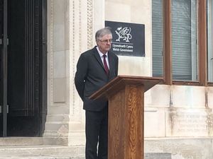 Supporting image for story: Mark Drakeford joins minute’s silence to mark lockdown anniversary