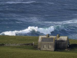 Supporting image for story: Orange wind warning extended to more counties ahead of Storm Ashley’s arrival