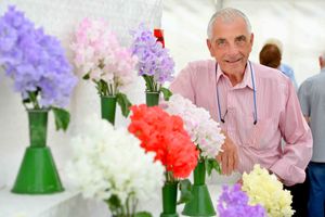 Andy Hubbuck from Chesterfield with his Class 1 9 Vase entry