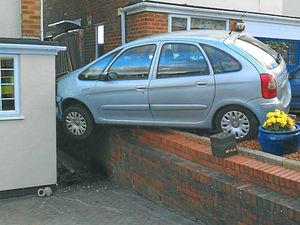 Supporting image for story: Lucky escape after car hits house in Brierley Hill