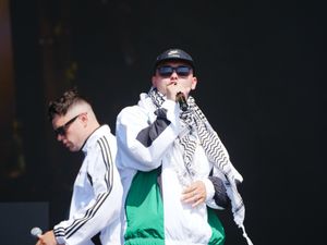 Supporting image for story: Kneecap announce release date for new song after cancelling string of US gigs