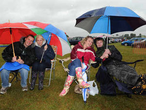 Supporting image for story: Weekend wash-out as rain batters region