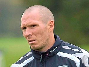 Supporting image for story: Lincoln boss Michael Appleton expecting to be frustrated by Shrewsbury