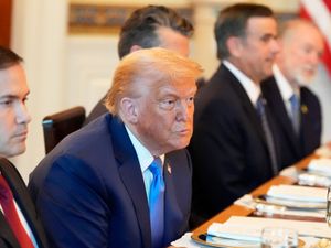 Supporting image for story: Trump vows to send more weapons to Ukraine in policy U-turn