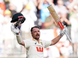 Supporting image for story: Travis Head eases Australia to win in first Ashes Test after England collapse