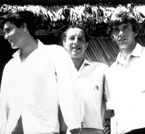 L-R: Elvis, Harry Lisberg (the band's manager) and Barry
