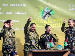 Supporting image for story: Four female Israeli soldiers freed in exchange for 200 Palestinian prisoners