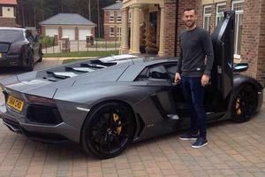 Steven Fletcher has a new friend. Sunderland currently sit one point off the relegation zone.