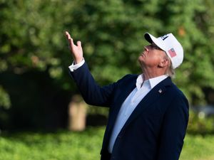 Supporting image for story: Trump seeks to pressure trading partners to make deals before tariffs deadline