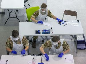 Supporting image for story: NHS adviser defends mass Covid testing amid fears of ‘false negatives’