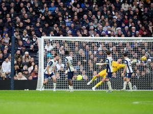 Supporting image for story: Tottenham drop points as Tom Cairney strike earns Fulham a draw