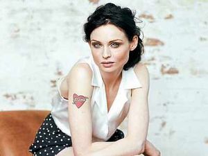 Supporting image for story: Sophie Ellis-Bexter sailing solo