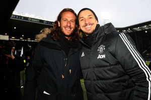 Fans champion Jonas Olsson with international team-mate Zlatan Ibrahimovic of Manchester United before the match (AMA)