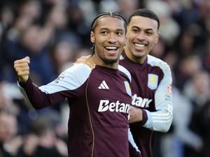 Supporting image for story: Boubacar Kamara’s stunning strike earns Aston Villa victory against Wolves