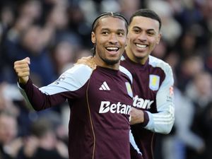 Supporting image for story: Boubacar Kamara’s stunning strike earns Aston Villa victory against Wolves