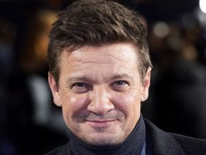 Supporting image for story: Jeremy Renner says he could see left eyeball with right in snowplough accident