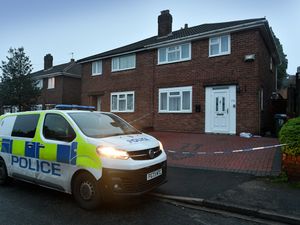 Supporting image for story: Oldbury Murder: Police remain at scene as murder investigation into death of woman continues